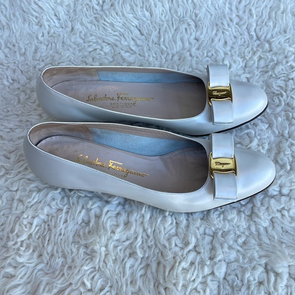 Salvatore Ferragamo Bow Low Heel Shoes.
Size 9 AA - Picture 6 of 9